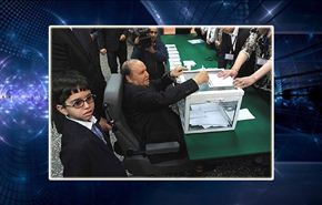 بوتفليقة.. أول رئيس يدلي بصوته على كرسي متحرك