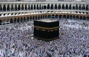 بالفيديو..لحظة ارتداء الكعبة أغلى ثوب في العالم