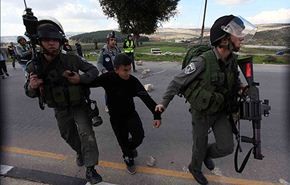 اصابة 40 فلسطينيا واعتقال 13 باقتحام الاحتلال للاقصى