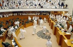 کویت: بدون‌ها تبعۀ کومور شوند!