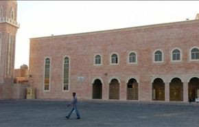 السعودية: عزل إمام جامع لعن المصلين ودعا عليهم بـ