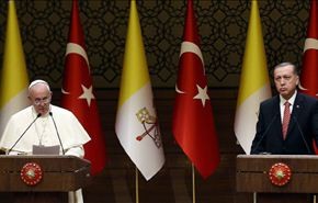 البابا يطالب تركيا بالحوار بين الاديان واردوغان يندد بالاسلاموفويبا