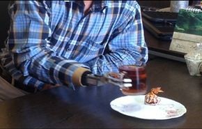 بالصور... نجاح باحثون ايرانيون في صنع يد الكترونية