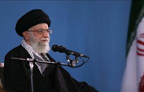 آية الله خامنئي: نرفض أية شروط لرفع الحظر تمس بكرامة شعبنا