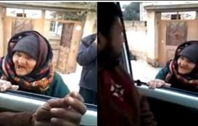 مقابله شجاعانه پیرزن سوری با عناصر داعش + ویدئو
