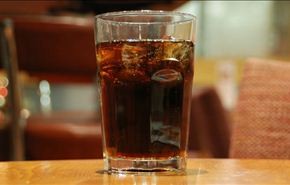 أحد مكونات المشروبات الغازية يسبب السرطان