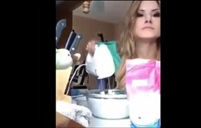فيديو لفتاة أخرجت لسانها أمام الكاميرا فـ...