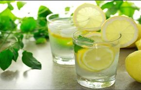 فوائد شرب الماء الساخن على معدة فارغة