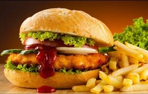 بالفيديو.. 5 حقائق بالأرقام عن الوجبات السريعة