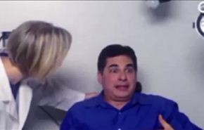 فيديو مؤثر.. رجل كفيف يرى عائلته لأول مرة بعد 21 عامًا