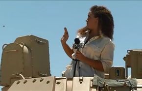 ویدیو؛ واکنش عجیب خانم خبرنگار به هجوم حشرات