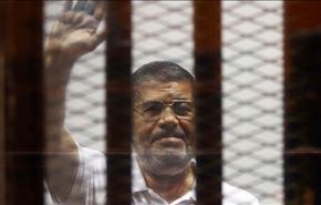 مرسي يهنّئ “متأخراً” بعيد الفطر ويجدّد رفض محاكمته