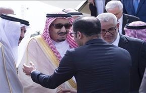 توجیه عجیب مقام مغربی پس ازبوسیدن شانه شاه سعودی