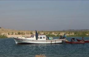 ماهیگیری داعشی‌ها در رقه + عکس