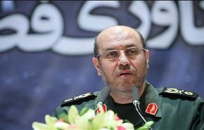 سردار دهقان: موشک‌های با برد بیش از 2000 کیلومتر نمی‌سازیم