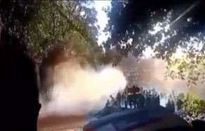 بالفيديو .. سائق يدهس المتفرجين في سباق للسيارات