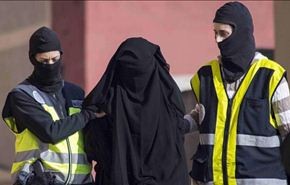 الهند تستلم من الامارات امرأة جندت الشباب لـ