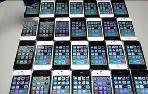 فيديو يثبت هشاشة الايفون.. تحطيم 28 جهاز بالمطرقة