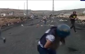 شاهد اصابة مراسلة برصاص الاحتلال على الهواء مباشرة