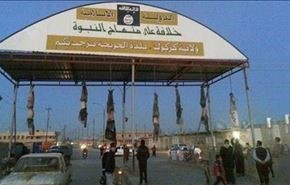 داعش ده نفر را اعدام و از تیر برق آویزان کرد