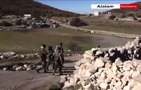 بالفيديو؛ سرعة فرار المسلحين وترك ذخائرهم باللاذقية يفضح مموليهم