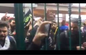 بالفيديو.. لماذا ردد ايرانيون قصيدة بالعربية؟