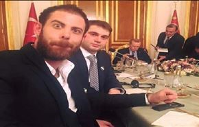 بالصورة؛ 