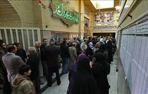 بالصور.. طوابير طويلة أمام مراكز الاقتراع بالعاصمة طهران
