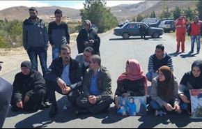 مادران سربازان اسیر لبنانی راه عرسال را بستند