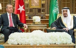 اردوغان يستقبل الملك السعودي في مطار انقرة
