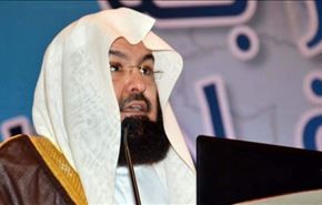 امام المسجد الحرام يعترف بدور علماء الوهابية في تضليل الشباب