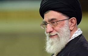قائد الثورة يهدي 5 هدايا لجنود متزوجين في يوم الشاب