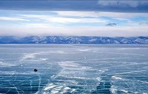 تبدیل امواج دریاچه به یخ در چند ثانیه +فیلم