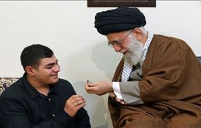 هدیه ای که رهبر انقلاب به فرزند شهید بدرالدین داد