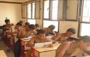 بالصور: من مآسي العدوان.. طلاب باليمن يدرسون 