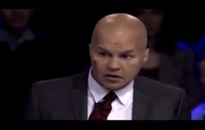 فيديو... صحفي يصفع سياسيا ويسيل الدماء من وجهه على الهواء