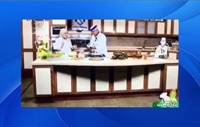بالفيديو؛ الشيف يواجه موقفا محرجا عند قلبه طبق المقلوبة!
