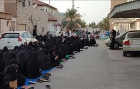 ادامه تحصن مردم درمقابل منزل شیخ عیسی قاسم+تصاویر