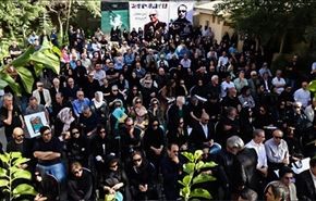 بالصور.. تشييع جثمان المخرج كيارستمي في موكب مهيب