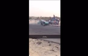 فيديو/ مفحط متهور يصطدم بالجمهور..تطاير بعضهم على الطريق.. !