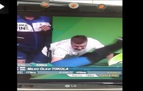 حادثه عجیب برای وزنه بردار فنلادی+ویدئو