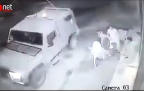 بالفيديو.. شبان ينجون بأعجوبة بعد رمي جنود إسرائيليين قنبلة عليهم