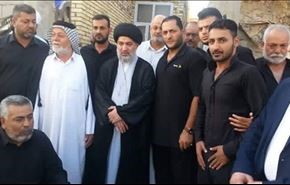بالصور.. المرجع السيستاني يوفد ممثله لزيارة والد الشهداء الخمسة