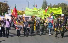 حضور انبوه دانش آموزان در محدوده لانه جاسوسی