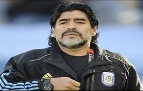 بالصورة.. مارادونا يثير الغضب في الإمارات.. والسبب؟!