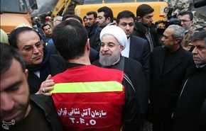 عکس‌هایی از رییس جمهور در محل حادثه پلاسکو