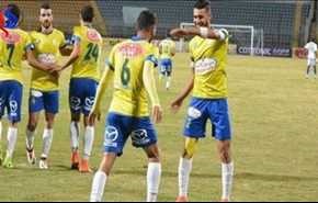 القبض على لاعب كرة قدم عربي في الملعب!