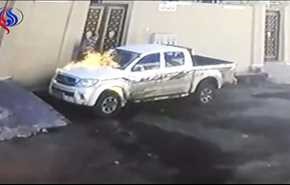 بالفيديو.. أشعل النار بسيارة فاحترقت يده معها