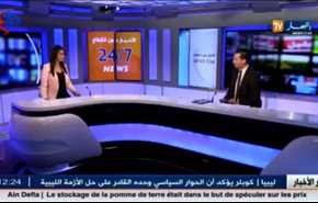 شاهد مذيع النهار يفاجئ زميلته بتصرف غير متوقع على الهواء