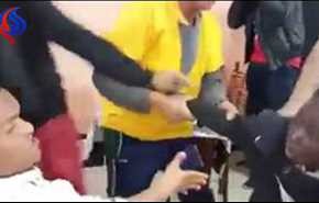 شاهد.. هذا ما فعله كوميديون جزائريون مع طفلٍ إفريقيّ دخلّ مطعماً طلباً للأكل!